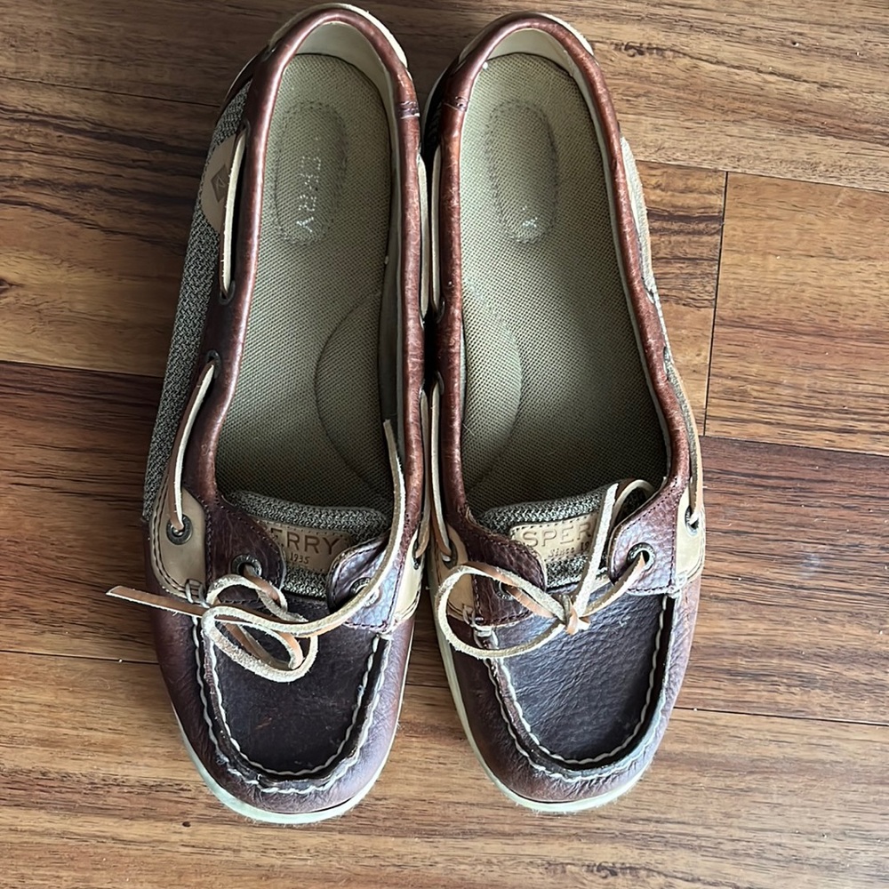 Women’s size 9 Sperrys